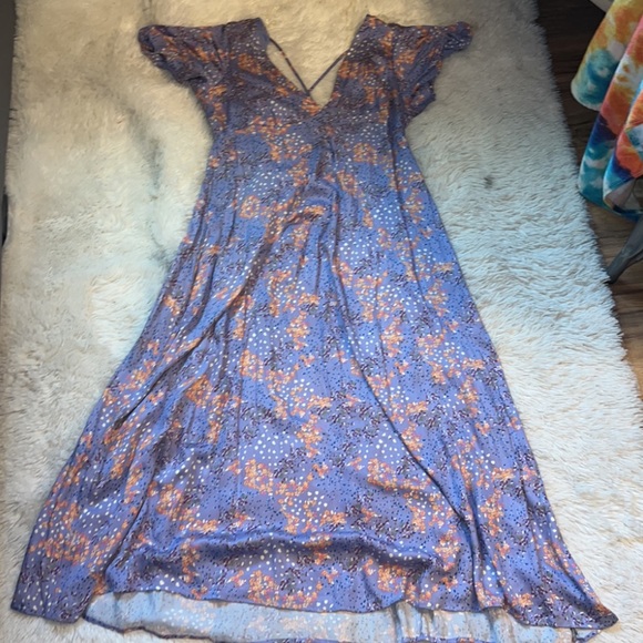 Juniors' Rewind V-Neck Strappy
Back Midi Dress - Picture 4 of 8